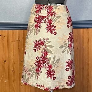🔥3 for $15 Sale- EUC- H&M beige floral skirt size 8